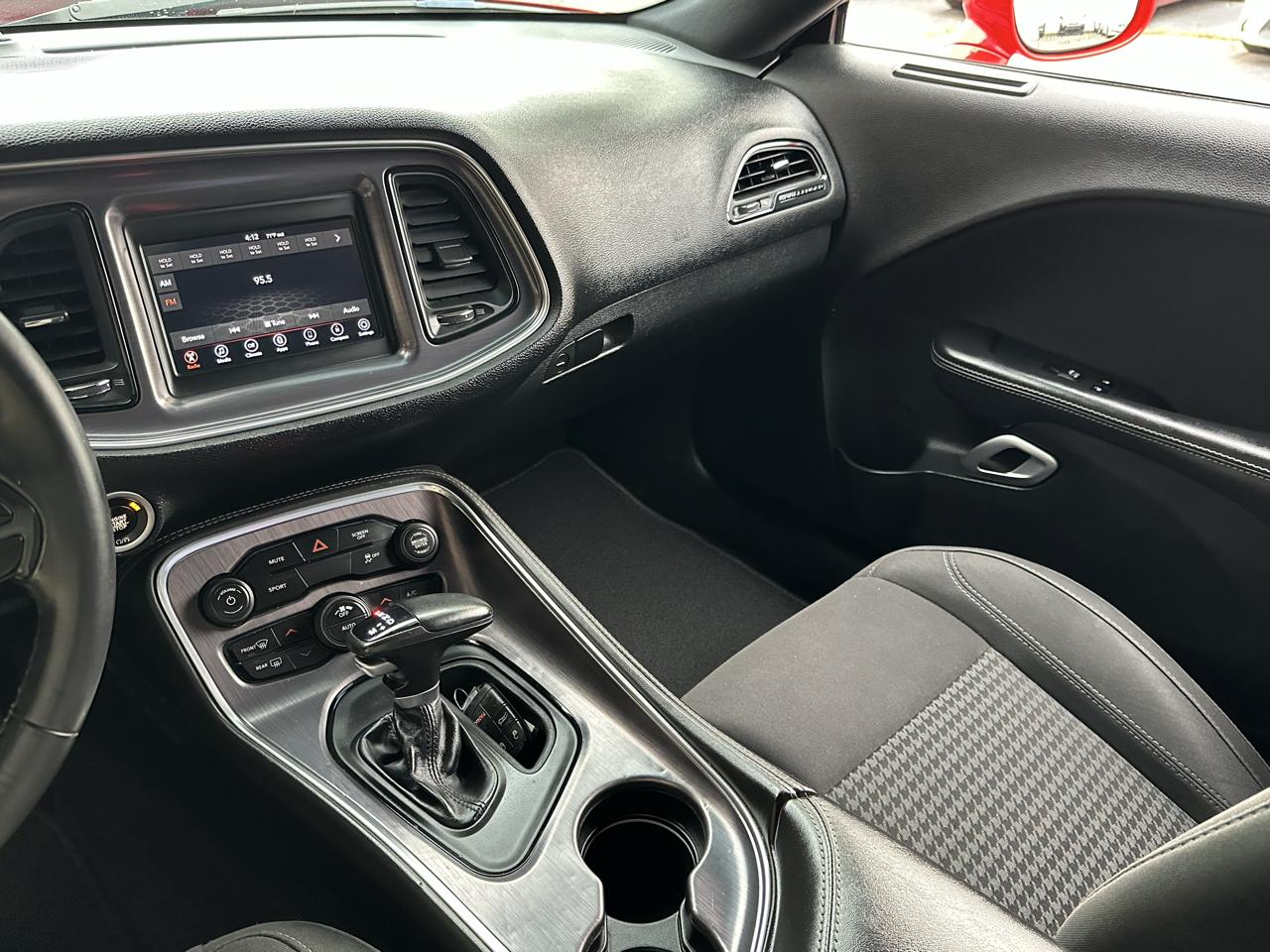 Dodge Challenger SXT RWD 2018