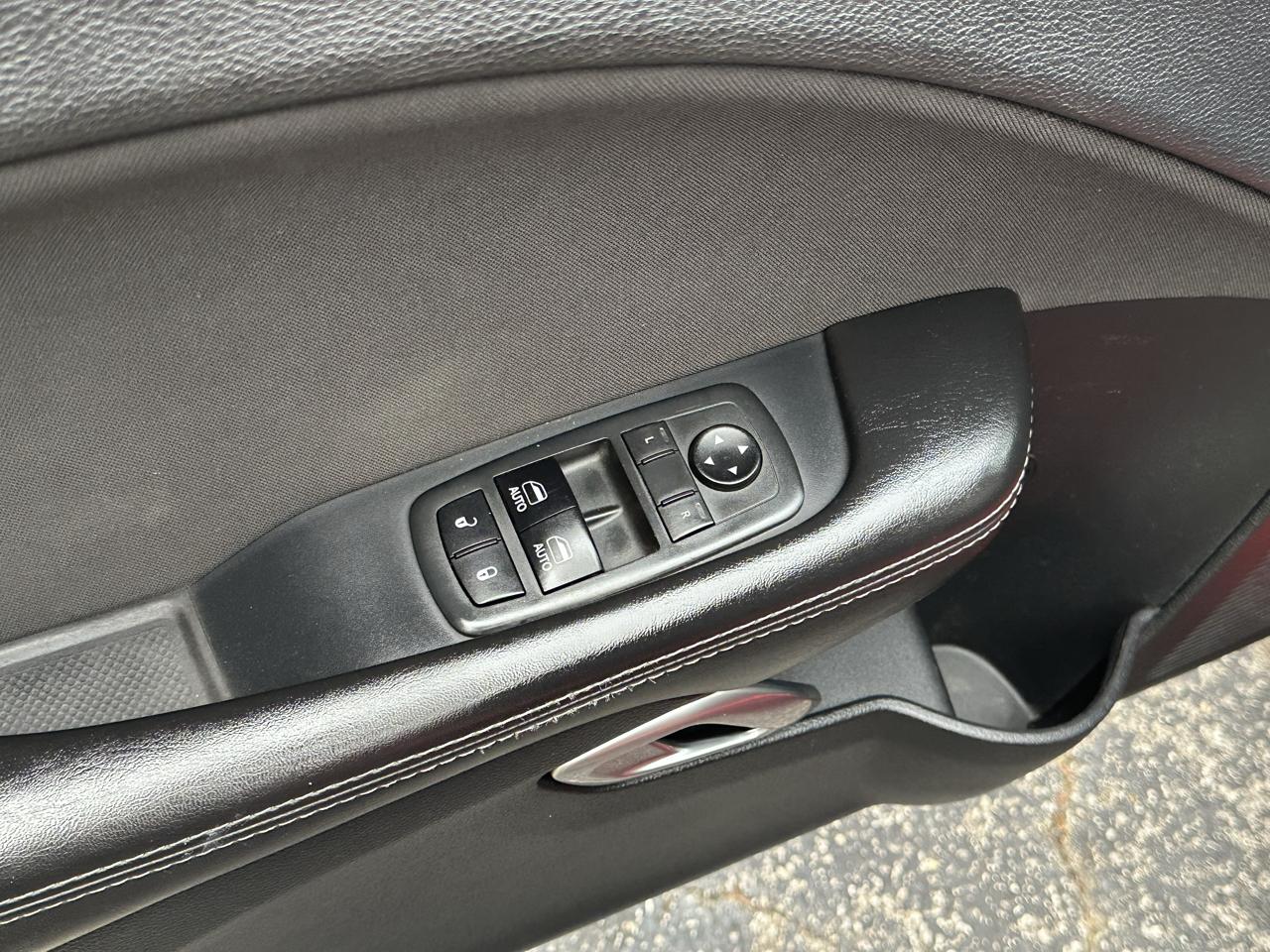 Dodge Challenger SXT RWD 2018
