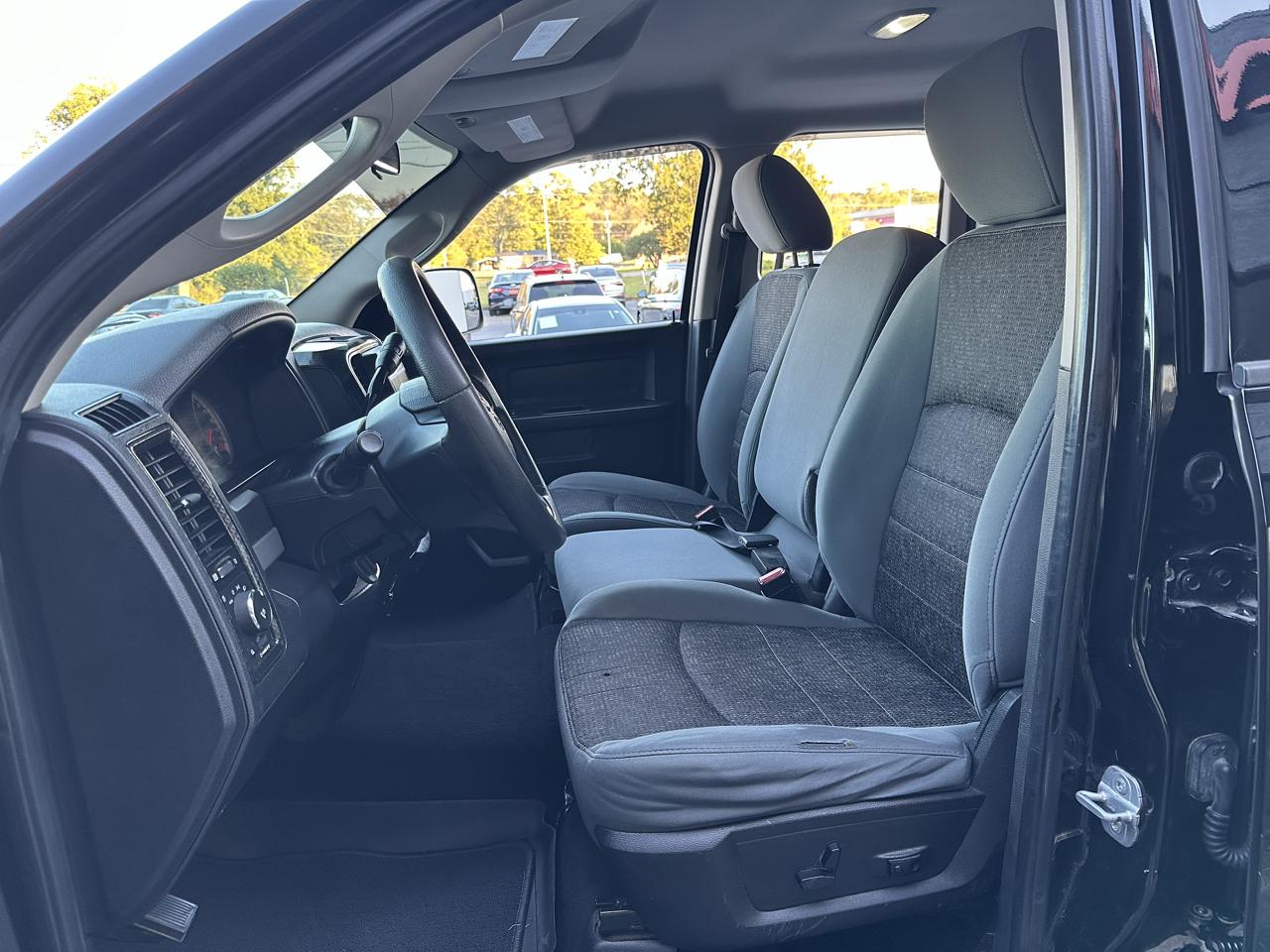 RAM 1500 4WD Quad Cab 140.5" Express 2014