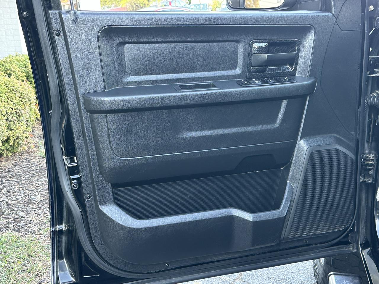 RAM 1500 4WD Quad Cab 140.5" Express 2014