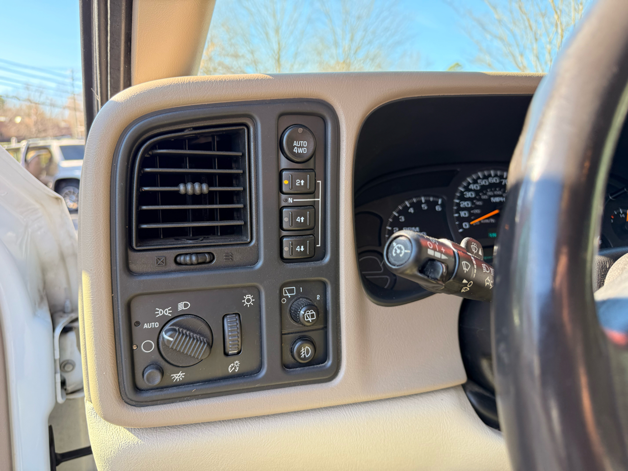 Chevrolet Tahoe 4WD 2003