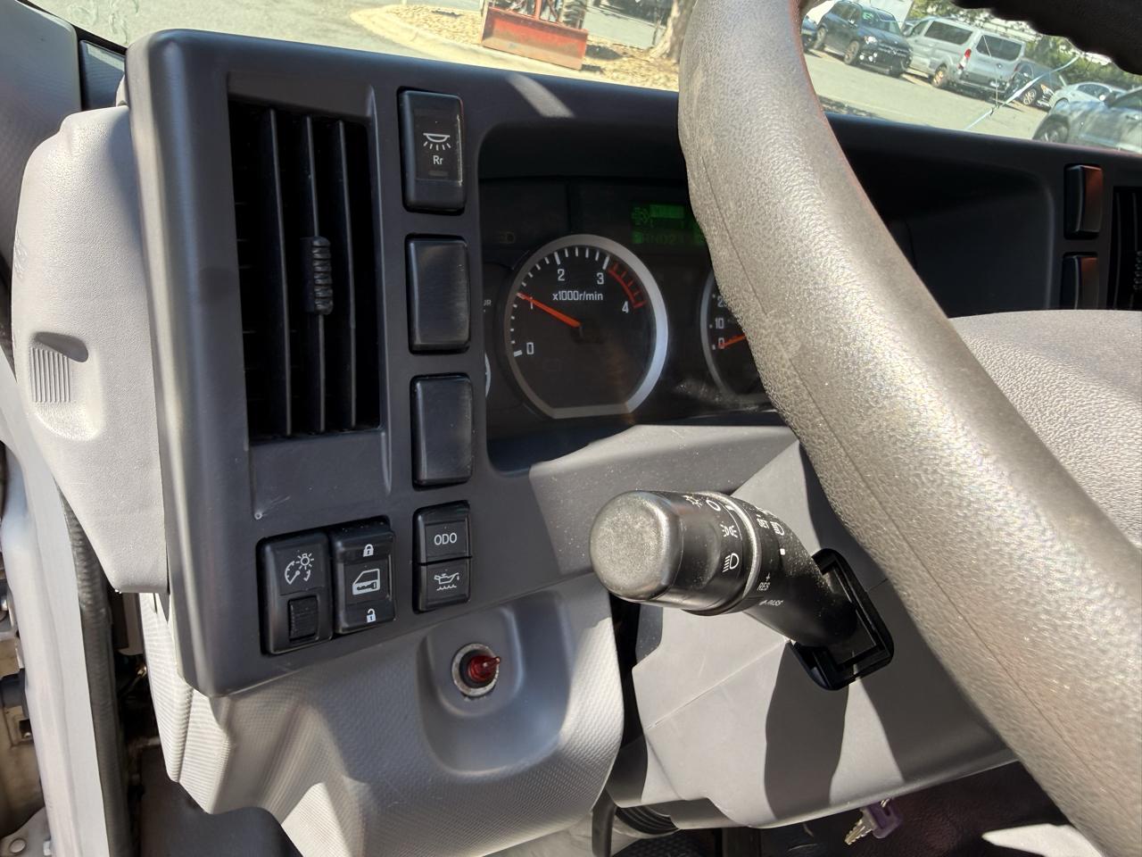 Isuzu NPR  2016