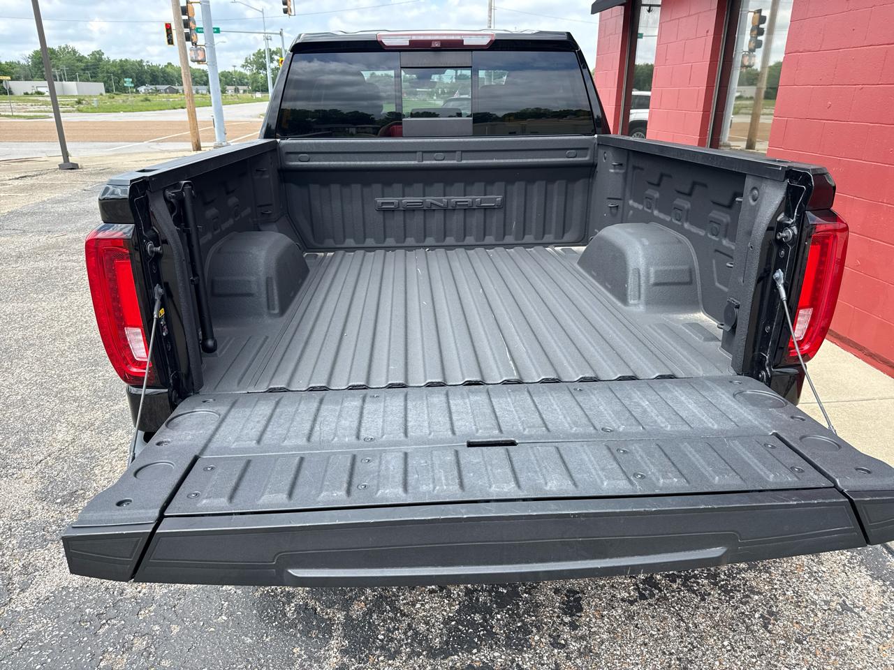 GMC Sierra 1500 4WD Crew Cab 147" Denali 2019