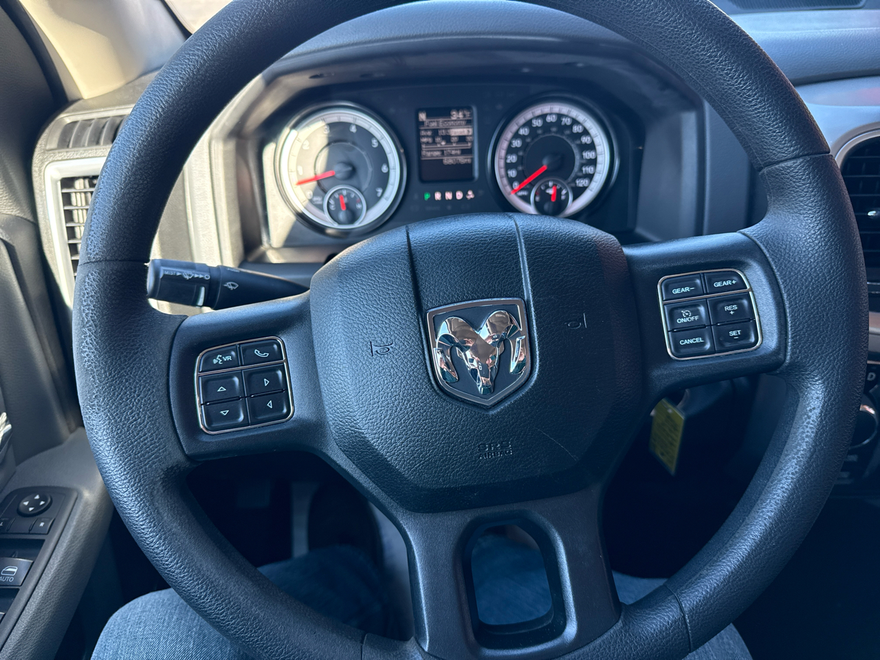 RAM 1500 Classic SLT 4x4 Crew Cab 5'7" Box 2019