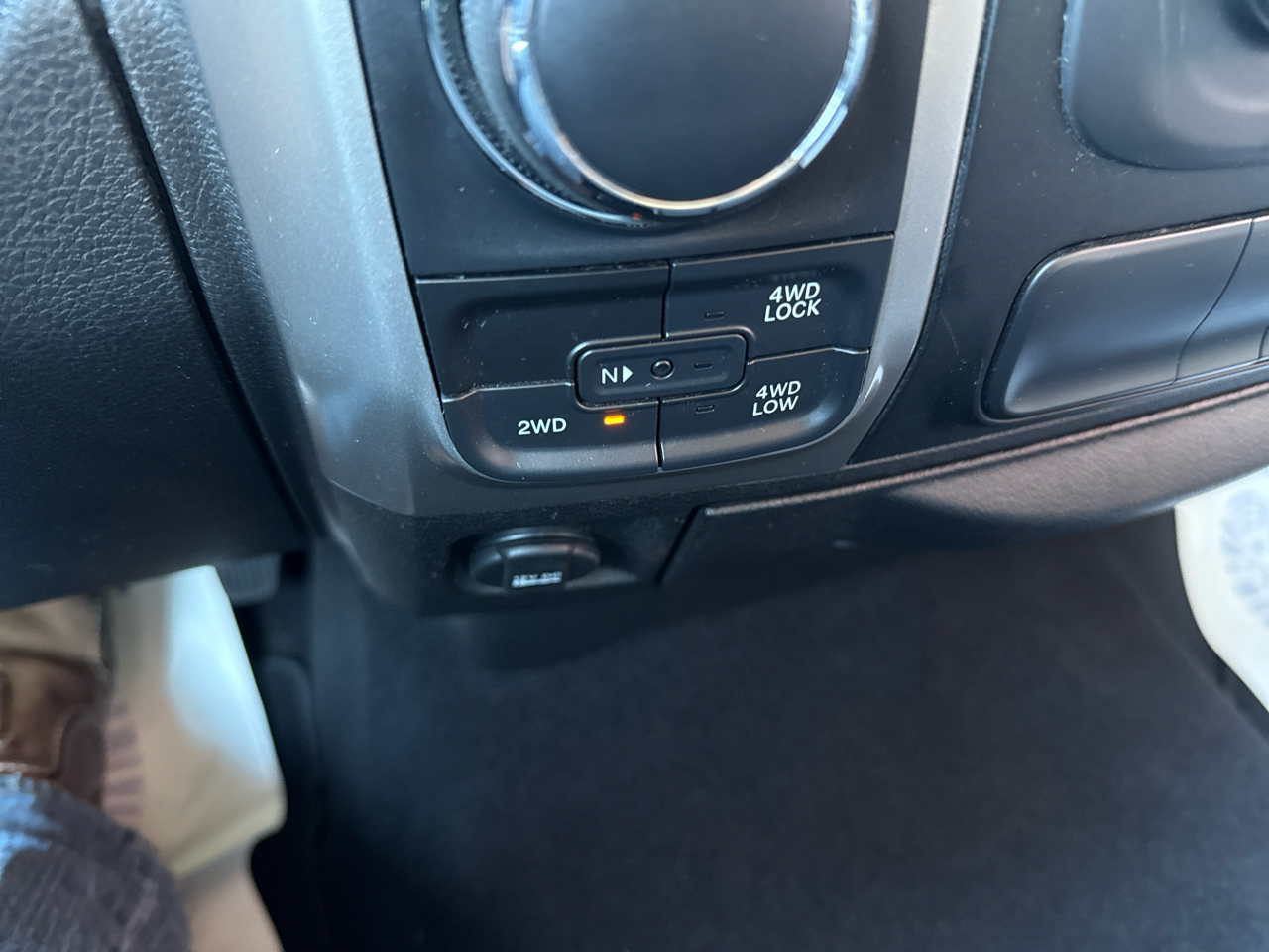 RAM 1500 Classic SLT 4x4 Crew Cab 5'7" Box 2019