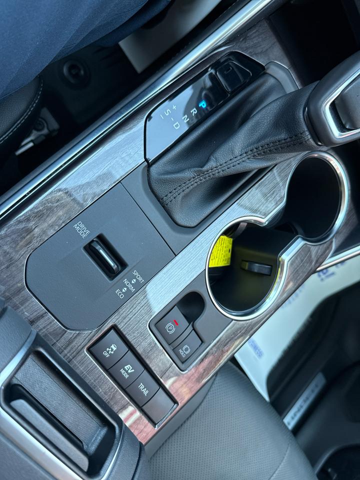 Toyota Highlander Hybrid Limited AWD (Natl) 2021