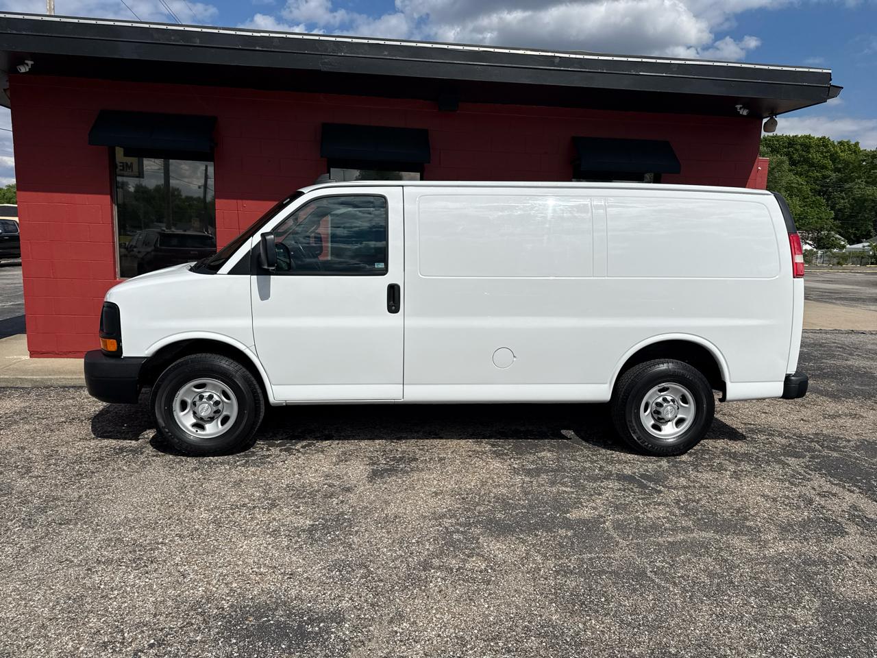 Chevrolet Express Cargo Van RWD 2500 135" 2016