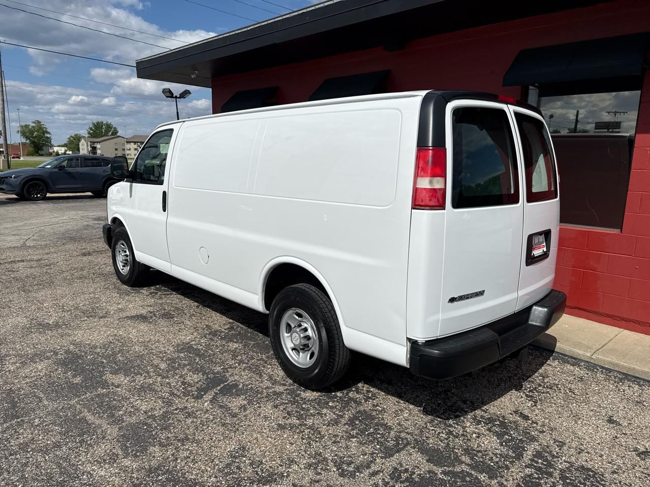 Chevrolet Express Cargo Van RWD 2500 135" 2016