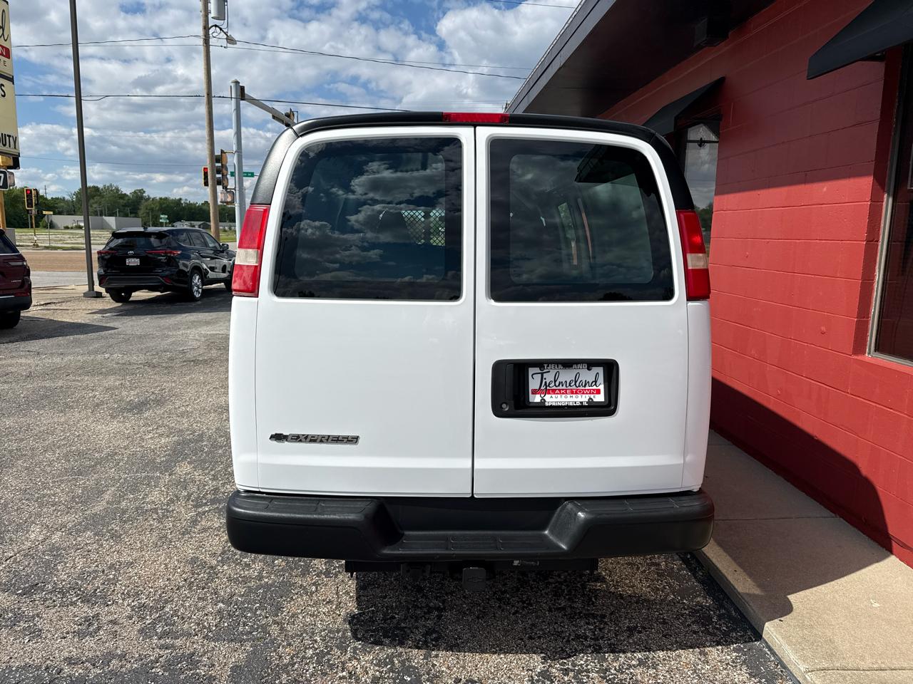 Chevrolet Express Cargo Van RWD 2500 135" 2016