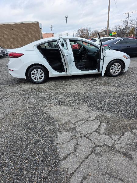 Hyundai Elantra SE 6AT 2018