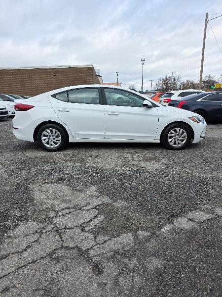 Hyundai Elantra SE 6AT 2018