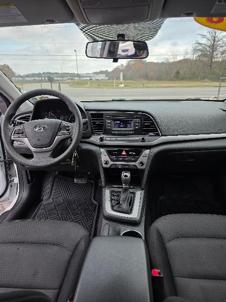 Hyundai Elantra SE 6AT 2018