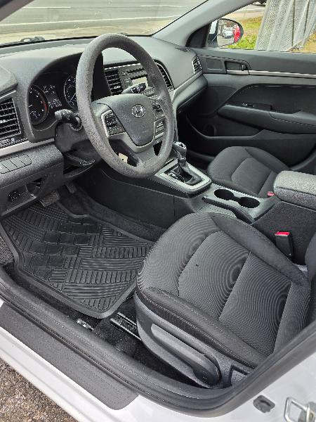 Hyundai Elantra SE 6AT 2018