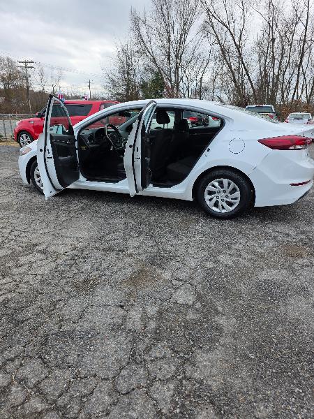 Hyundai Elantra SE 6AT 2018