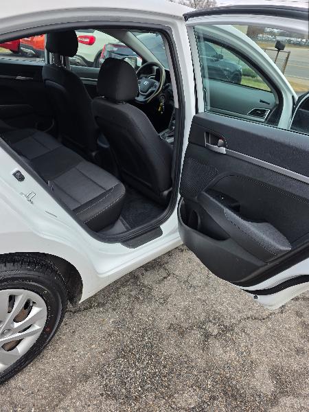 Hyundai Elantra SE 6AT 2018