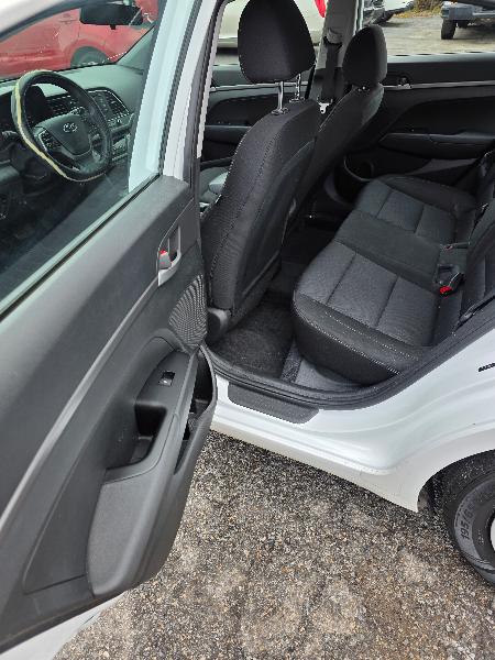 Hyundai Elantra SE 6AT 2018