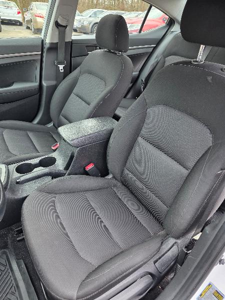 Hyundai Elantra SE 6AT 2018