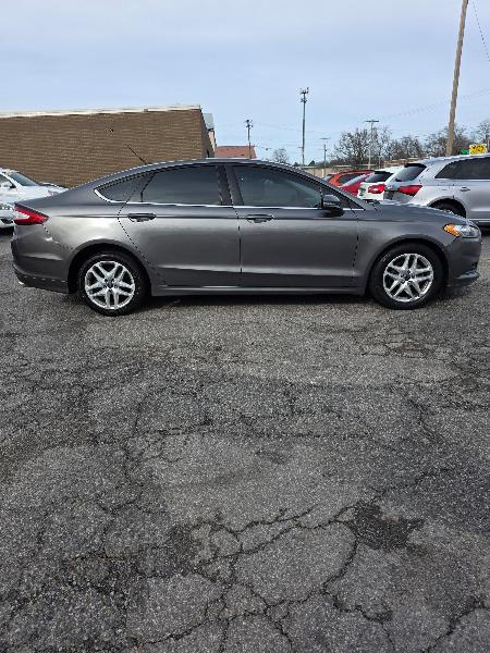 Ford Fusion SE 2013