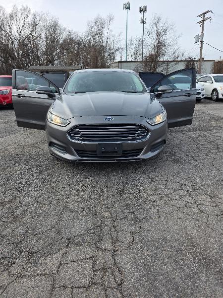 Ford Fusion SE 2013