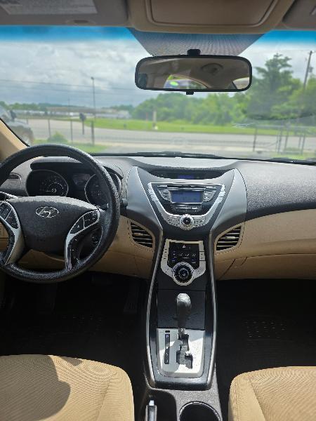 Hyundai Elantra Limited 2011