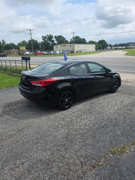 Hyundai Elantra Limited 2011
