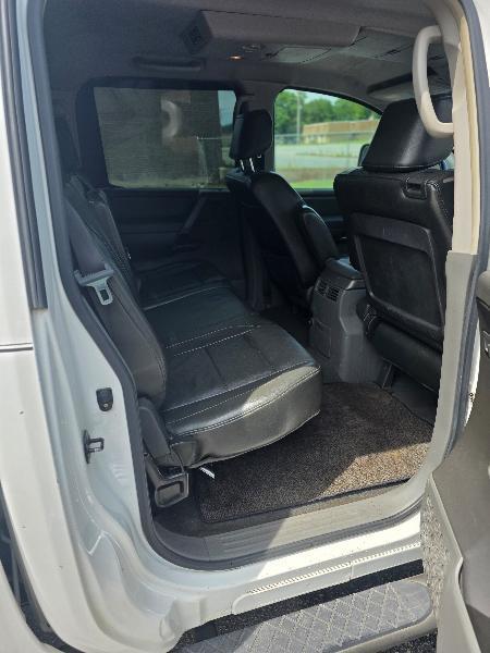 Nissan Titan LE Crew Cab 2WD 2006
