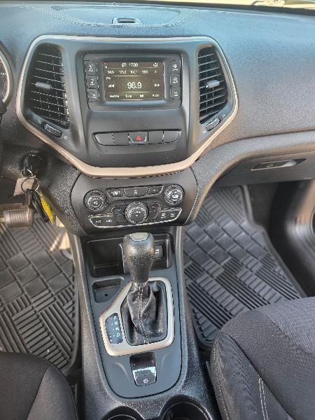 Jeep Cherokee Latitude FWD 2015