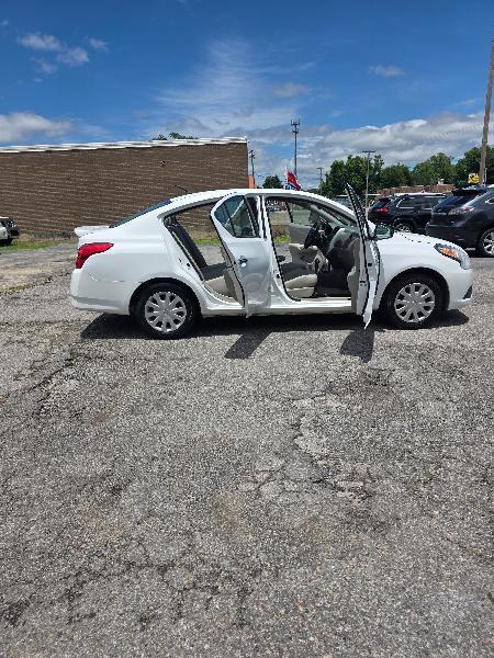 Nissan Versa 1.6 S 5M 2015