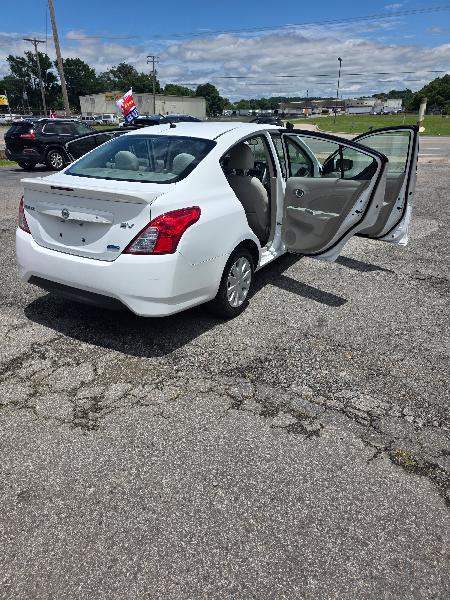 Nissan Versa 1.6 S 5M 2015