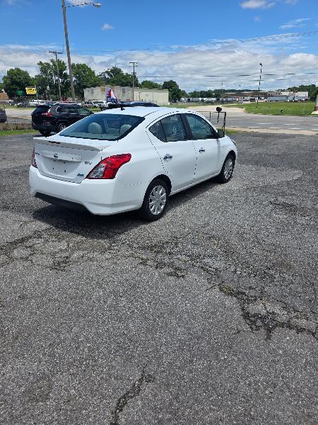 Nissan Versa 1.6 S 5M 2015