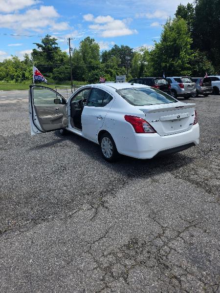 Nissan Versa 1.6 S 5M 2015