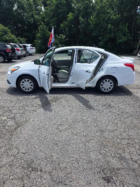 Nissan Versa 1.6 S 5M 2015