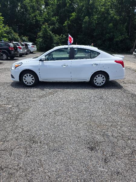 Nissan Versa 1.6 S 5M 2015