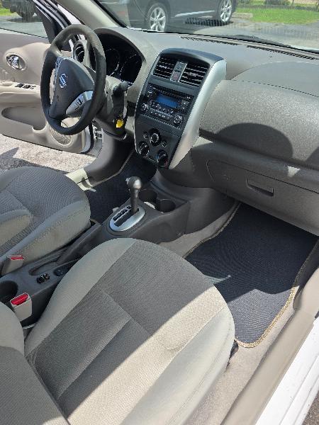 Nissan Versa 1.6 S 5M 2015