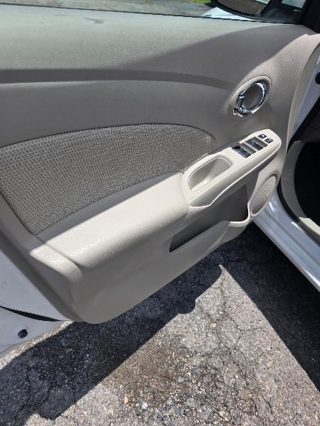 Nissan Versa 1.6 S 5M 2015