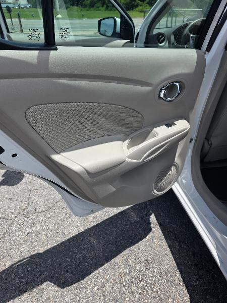 Nissan Versa 1.6 S 5M 2015