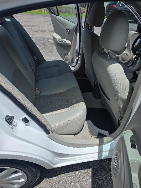Nissan Versa 1.6 S 5M 2015