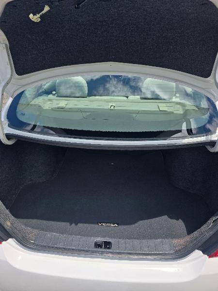 Nissan Versa 1.6 S 5M 2015