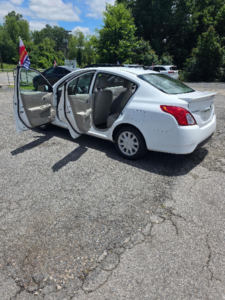 Nissan Versa 1.6 S 5M 2015
