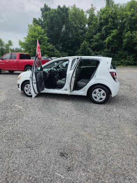 Chevrolet Sonic LS Auto 5-Door 2016