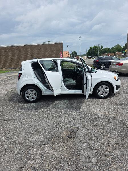 Chevrolet Sonic LS Auto 5-Door 2016