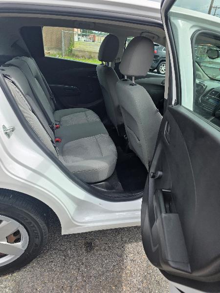 Chevrolet Sonic LS Auto 5-Door 2016