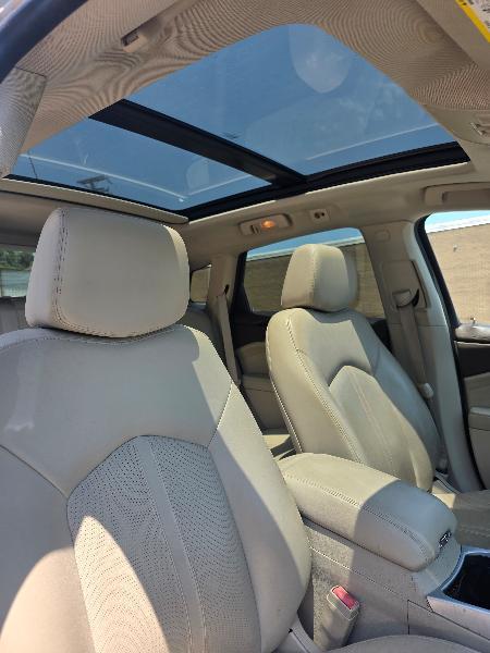 Cadillac SRX Luxury Collection 2011