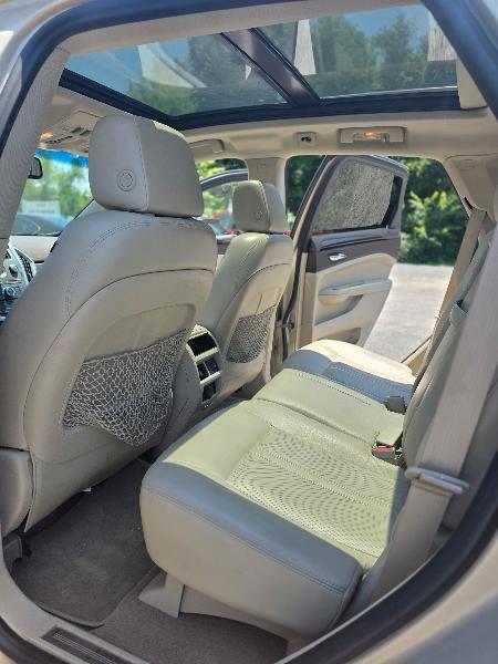 Cadillac SRX Luxury Collection 2011