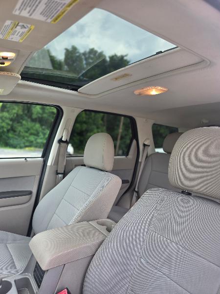 Ford Escape XLT FWD 2011