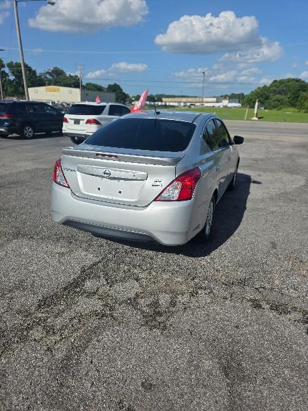 Nissan Versa 1.6 S 5M 2018