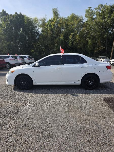 Toyota Corolla S 5-Speed MT 2012