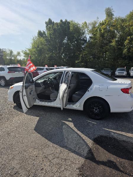 Toyota Corolla S 5-Speed MT 2012