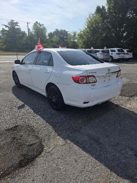 Toyota Corolla S 5-Speed MT 2012