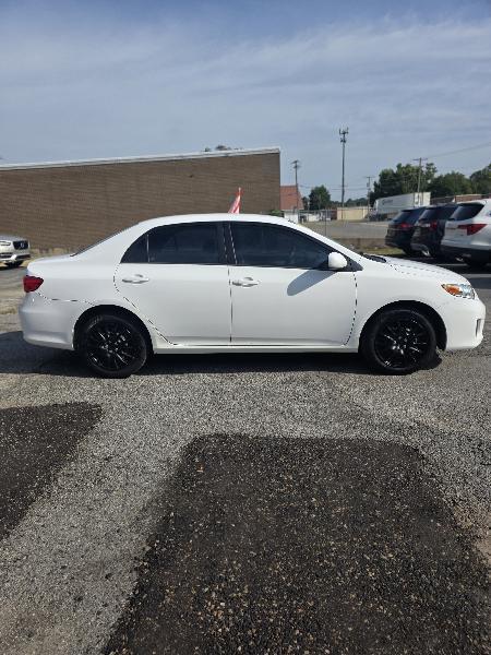 Toyota Corolla S 5-Speed MT 2012